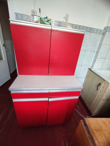 кухонный гарнитур шкаф: Кухонный гарнитур, Шкаф, цвет - Красный, Б/у