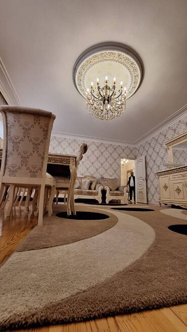 Köhnə tikili: Bakı, Bakıxanov qəs., 4 otaqlı, Köhnə tikili, m. Neftçilər, 130 kv. m — 2