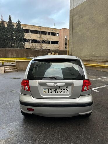 Hyundai: Hyundai Getz, gümüşü rəng Texniki xüsusiyyətlər: - Yanacaq növü — 5