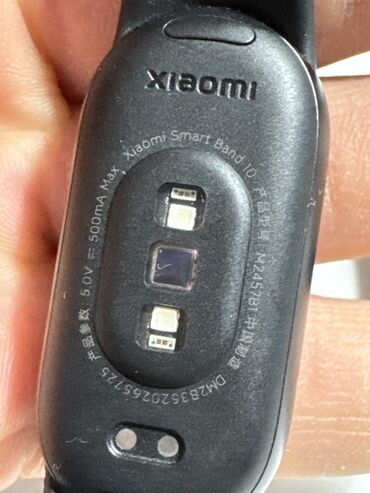 смарт часа: Фитнес-браслет Xiaomi Smart Band 10 с чёрным ремешком. Устройство