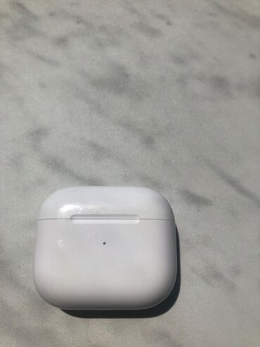 чехол airpods 2: İdeal vəziyyətdə AirPods 3 heç bir problemi yoxdur