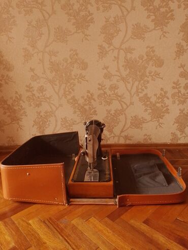 Qədim tikiş maşınları: Məhsul: Köhnə tip əl ilə işləyən tikiş maşını (daşınan model) Təsvir — 7