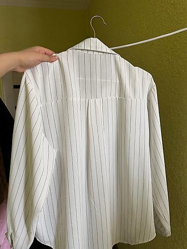 di box: Женские рубашки 
2xl
Мне велика 
А так классные рубашки — 6