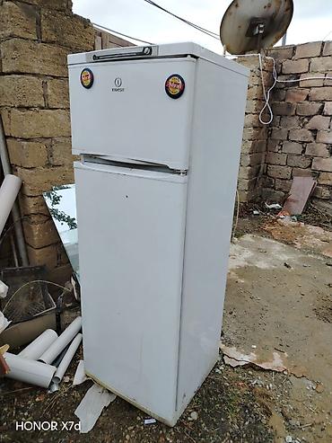 камера видеонаблюдения: Indesit iki kameralı soyuducu - Üst hissədə ayrıca dondurucu bölmə — 3