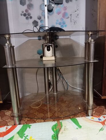 домашний проектор: Продаю стеклянный полка для телевизор 1000сом.2ва трюмо 12000сом