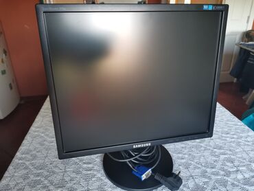 polovni laptopovi leskovac: Monitor 19' Samsung SyncMaster 943N Monitor je sa kablovima i potpuno