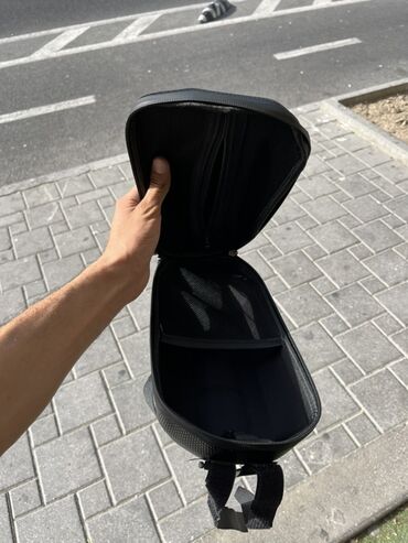 Маски, очки: Bu, velosiped və ya skuter üçün nəzərdə tutulmuş qara rəngli sərt