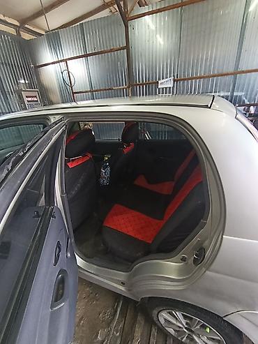 Другие автомобили: Компактный хэтчбек серебристого цвета (5 дверей). Основные — 4