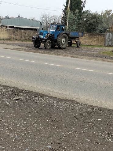 Traktorlar: Mavi rəngli ağır sinif təkərli traktor və qoşqu komplekti — 2