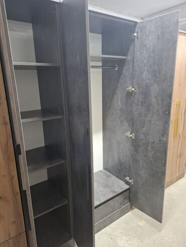 Шифоньеры: В прдоже трехстворчетый шкаф с разными расцветками размером — 2