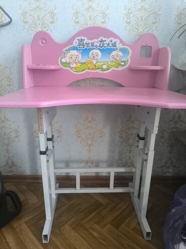 детская парта со стулом: Парта, С полками, Для девочки, Детская, Дерево, цвет - Розовый