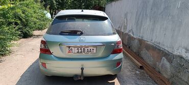 дом в машине: Автомобиль Honda Civic в кузове хетчбэк, окрашенный в светло-зеленый