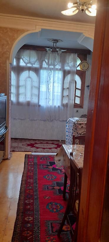 salyanda evler: 3 otaqli ev satilir 5 mertebenin 1 ci mertebesi 9 nomreli mektebin — 1
