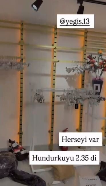 вешалки напольные для одежды деревянные дорогие: Mağaza avadanlıqları paketi - Divar montajlı modul vitrin sistemi