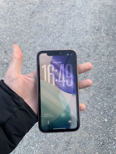 Apple iPhone: IPhone 11 — 5