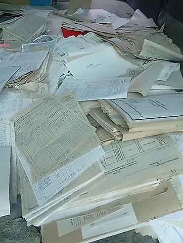 Архивные бумажные документы для вторсырья - Большой объем макулатуры