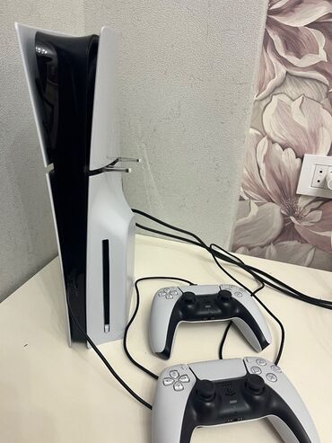 PS5 (Sony PlayStation 5): PS5 satılır.çox az işlənib