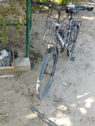 Велозапчасти: Şəhər/bağ istifadə üçün klassik çərçivəli velosiped. Xüsusiyyətlər: -