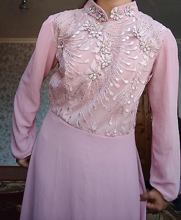 ziyafət paltar: Zərif çəhrayı rəngdə qadın donu - Model: uzunqollu, dizə qədər — 2