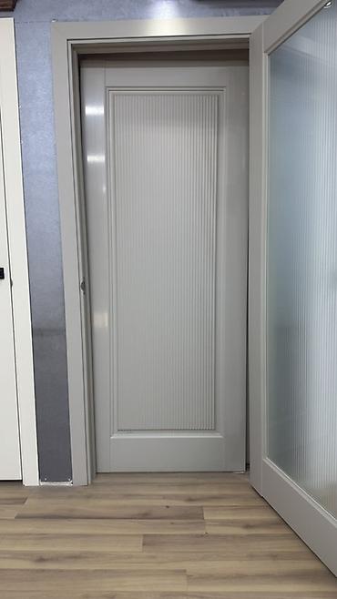 Межкомнатная дверь в классическом стиле - Полотно с глухой at lalafo.kg Межкомнатная дверь в классическом стиле - Полотно с глухой