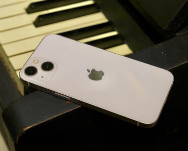 Apple iPhone: IPhone 13, Б/у, 128 ГБ, Розовый, Зарядное устройство, Защитное стекло, Чехол, 78 %