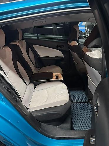 runx alex: Toyota Prius: 2017 г., Автомат, Гибрид, Хэтчбэк — 6