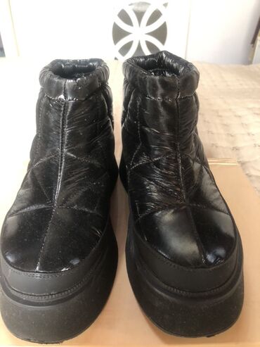 кожанный кошелек: Женские утеплённые полусапоги-дутики - Цвет: чёрный, глянцевый верх с