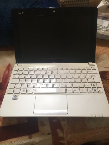 roze laptop: 4 GB OZU, 13.5 "