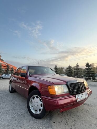 срочно продам авто в связи с переездом: Mercedes-Benz E-Class: 1988 г., 2.3 л, Механика, Бензин, Седан
