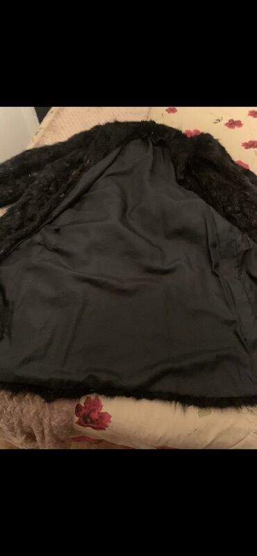 Krzneni kaputi: L, Sa postavom, bоја - Crna — 6