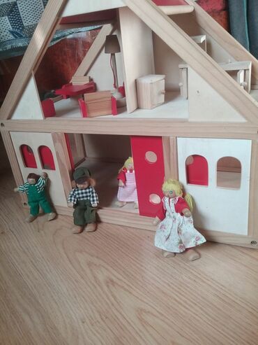 детская офисная мебель: Домик, мебель (кухня, ванная, спальня, гостинная), куклы-семья, всё из
