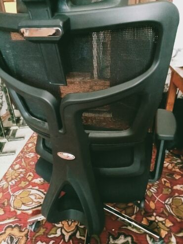 табуретка на фит: Кресло ортопедическое, подходит для геймеров. Состояние превосходное