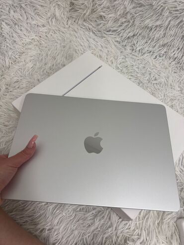 14 pro max: Б/у Apple MacBook, 13.5 ", Apple M2, 256 ГБ, Бесплатная доставка