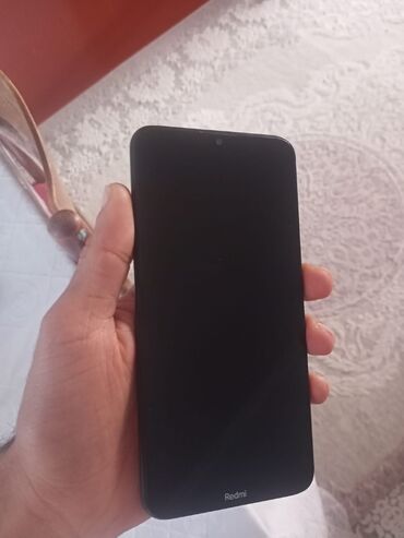 android avtomobil monitorları: Xiaomi Redmi 8A smartfon - Ekran: 6.22" HD+ (1520×720), damla‐notsch