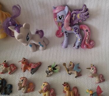 Igračke: Obiman set igračaka inspirisan serijalom My Little Pony. Uključuje na lalafo.rs — 6 Igračke: Obiman set igračaka inspirisan serijalom My Little Pony. Uključuje — 6
