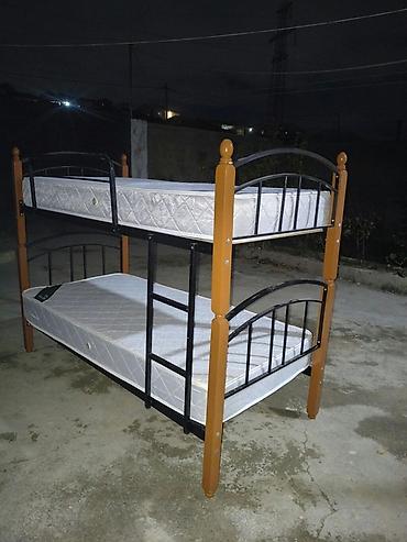 matras dosek: İki mərtəbəli çarpayı – metal və ağac kombinasiyası - Karkas:qara — 2