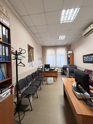 Кыймылсыз мүлк: Сдаю в аренду офис-коммерческое помещение в золотом квадрате (свободен — 3