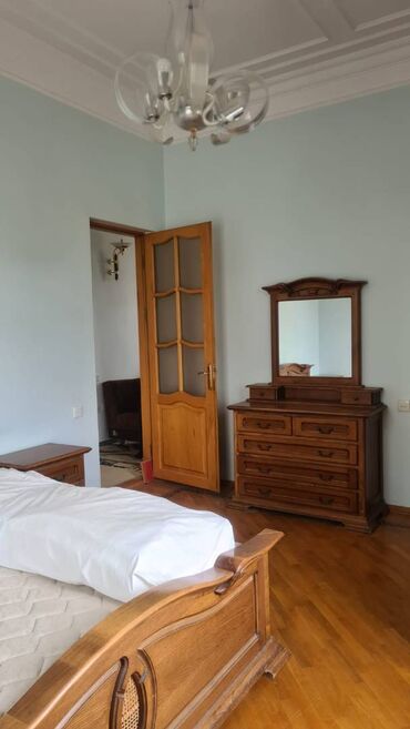 Digər kommersiya daşınmaz əmlakı: Badamdar da Hərbi qospitalın yanında 6 sotun içində olan 2 mərtəbli 5 — 12