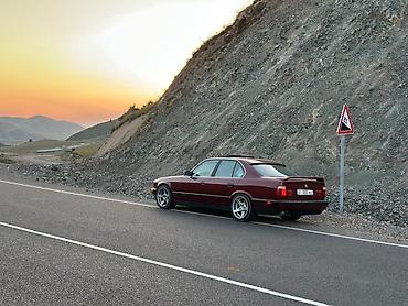 Унаа: BMW 5 series: 1994 г., 2.5 л, Кол менен иштөөчү, Бензин, Седан — 2