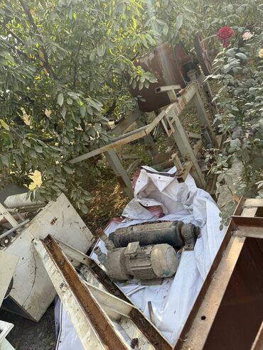 Другое оборудование для производства: Бумагаделательная машина Также имеется резка бумаги И аппарат для — 13