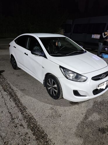 белый hyundai: Hyundai Solaris: 2013 г., 1.6 л, Автомат, Бензин, Седан