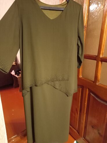 Paltolar: 1dəfə geyinilib. yeni kimidi. baha alınıb 30man satılır