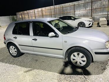 Volkswagen: Представлен хэтчбек Volkswagen Golf, отличающийся серебристым цветом — 4