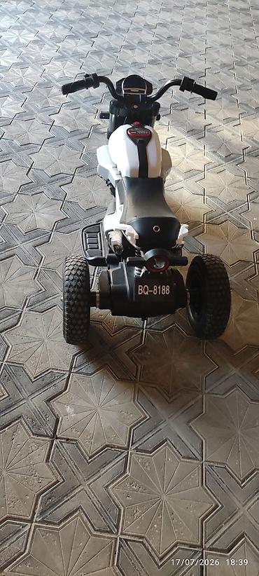 Uşaq üçün elektrik maşınları: Uşaq elektrik üçtəkərli motosiklet - Rəng: qırmızı/qara-gümüş — 4