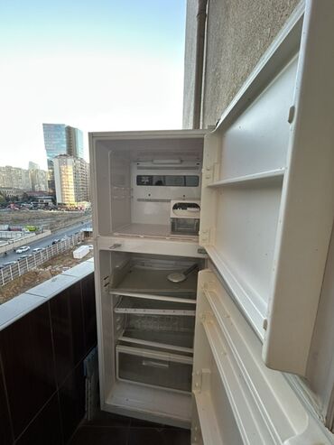 mini xaladelnik: 2 qapılı Hitachi Soyuducu Satılır, rəng - Ağ