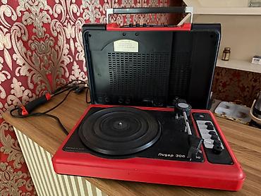 Retro vinil patefon – “Лидер 306 моно” İşlək, yaxşı vəziyyətdə. Köhnə