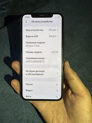 IPhone 11 Pro, модель A2215. Смартфон в черном цвете с компактным