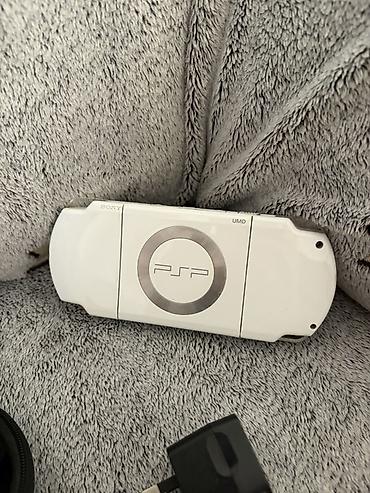 soyuducular ucuz: Sony PSP-3000, ağ rəng (UMD sürücülü, PSP loqolu arxa qapaq). Portativ — 4