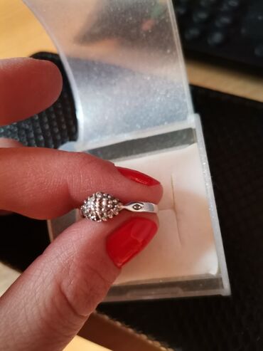 srebrni prsten: Srebrni prsten finoće 925,idealan za poklon