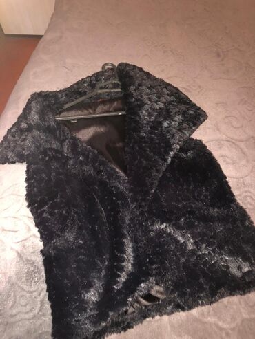 Köynək və bluzalar: Yaxalı, düyməli, qəhvəyi rəngli qadın bluzası. Üzərindəki relyefli — 8